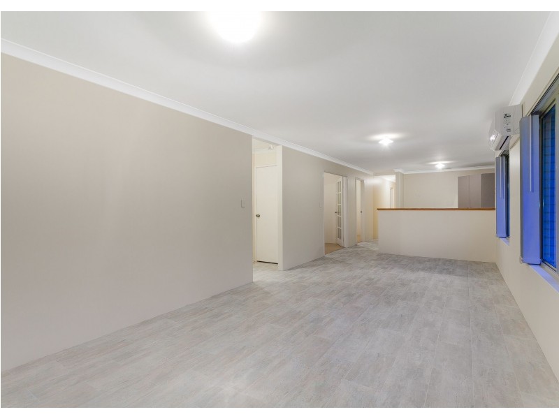 13 Bampton Road, Orelia WA 6167