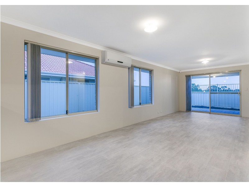 13 Bampton Road, Orelia WA 6167