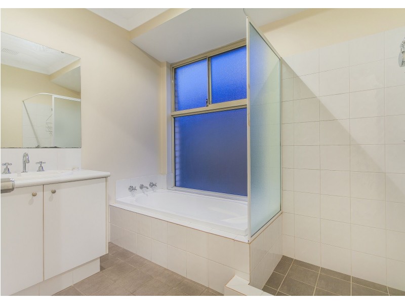 13 Bampton Road, Orelia WA 6167