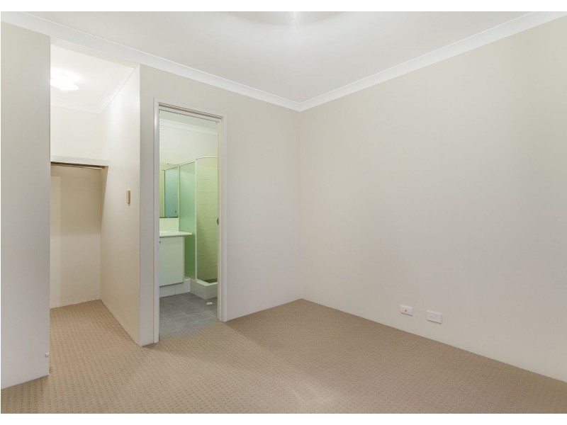 13 Bampton Road, Orelia WA 6167