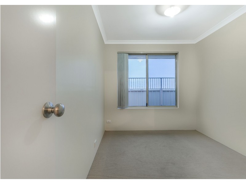 13 Bampton Road, Orelia WA 6167