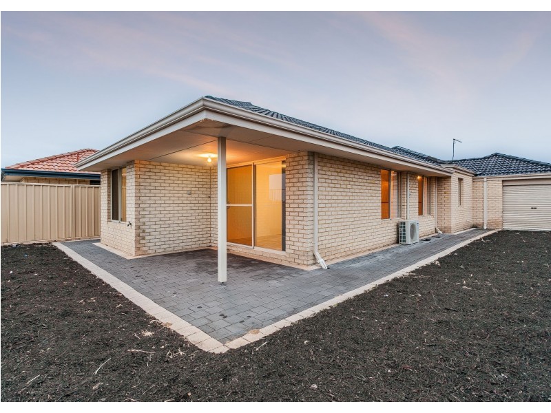 13 Bampton Road, Orelia WA 6167