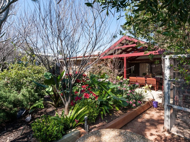 11 Blackboy Rise, Parmelia WA 6167