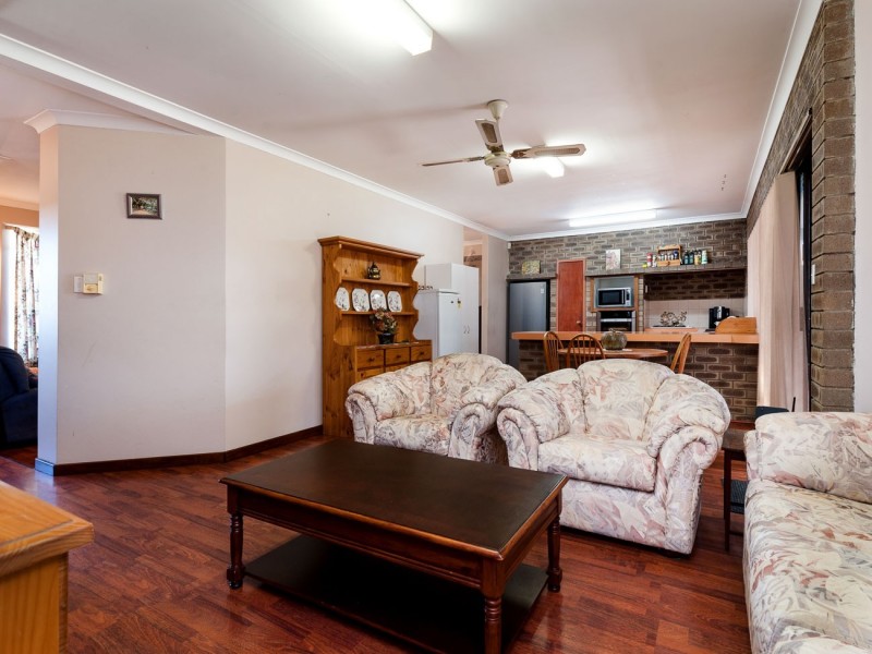 11 Blackboy Rise, Parmelia WA 6167