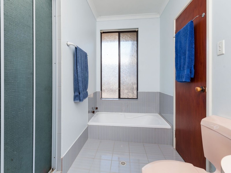 11 Blackboy Rise, Parmelia WA 6167