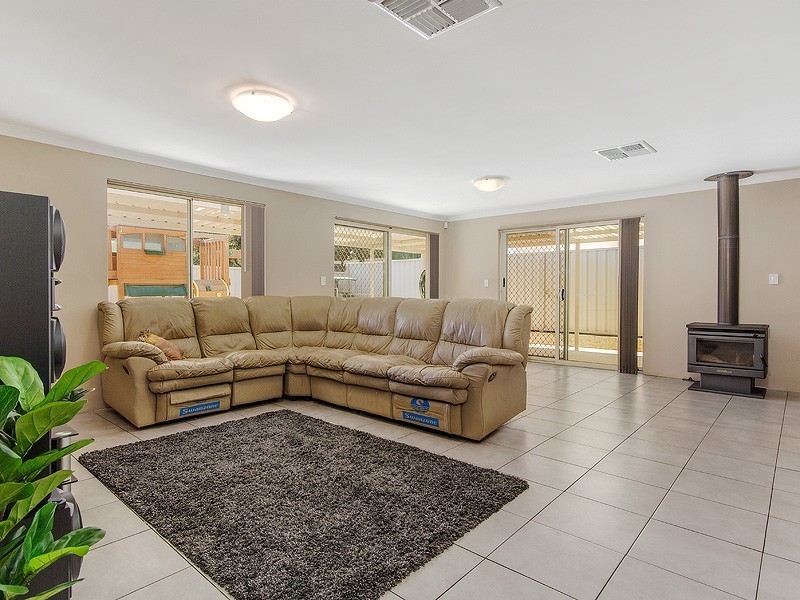 9 Waterfields Drive, Bertram WA 6167