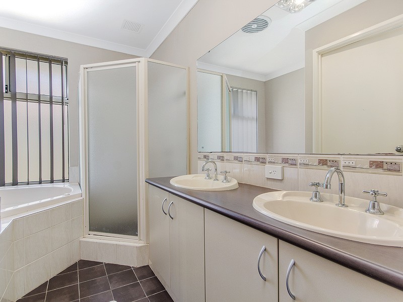 9 Waterfields Drive, Bertram WA 6167