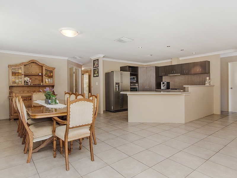 9 Waterfields Drive, Bertram WA 6167