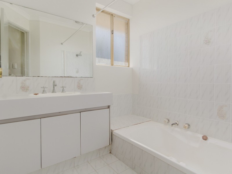 7 Blackboy Rise, Parmelia WA 6167