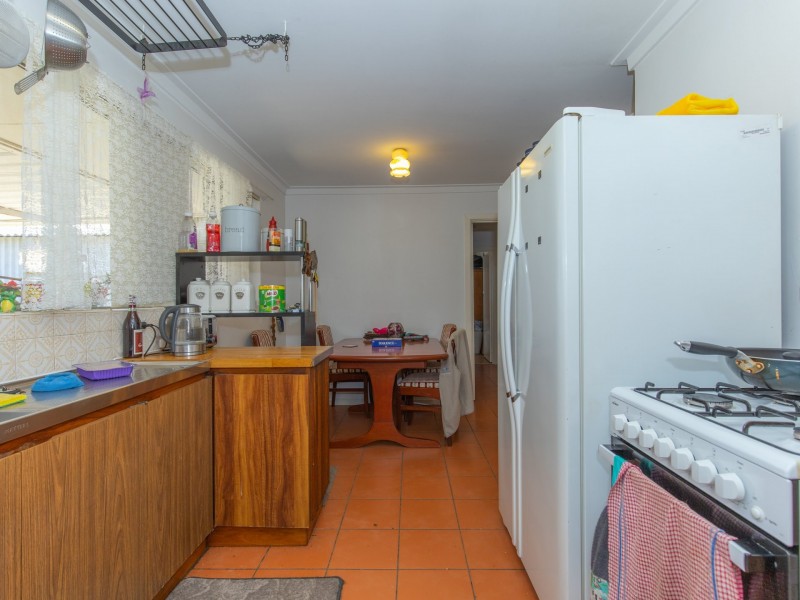 16 Dawson Way, Parmelia WA 6167