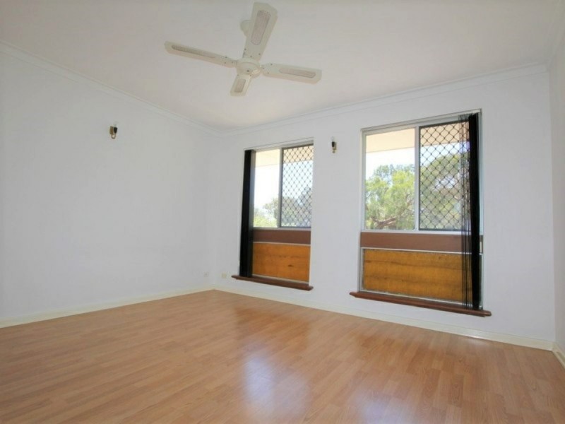 16 Dawson Way, Parmelia WA 6167