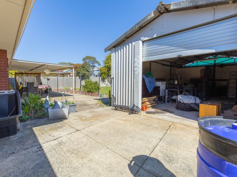 16 Dawson Way, Parmelia WA 6167