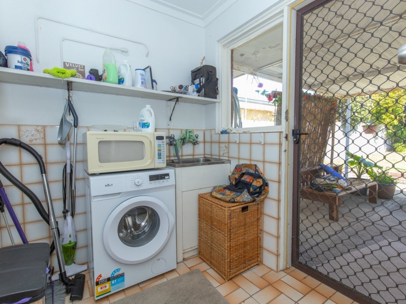 16 Dawson Way, Parmelia WA 6167