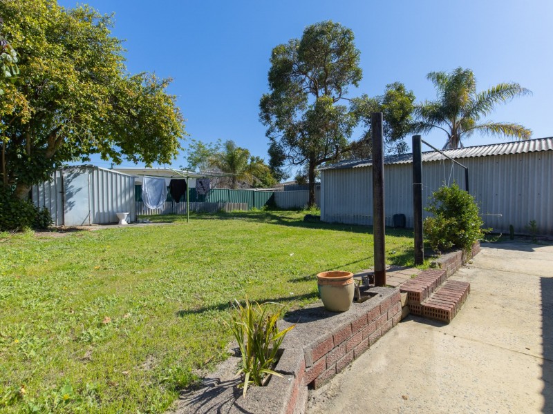 16 Dawson Way, Parmelia WA 6167