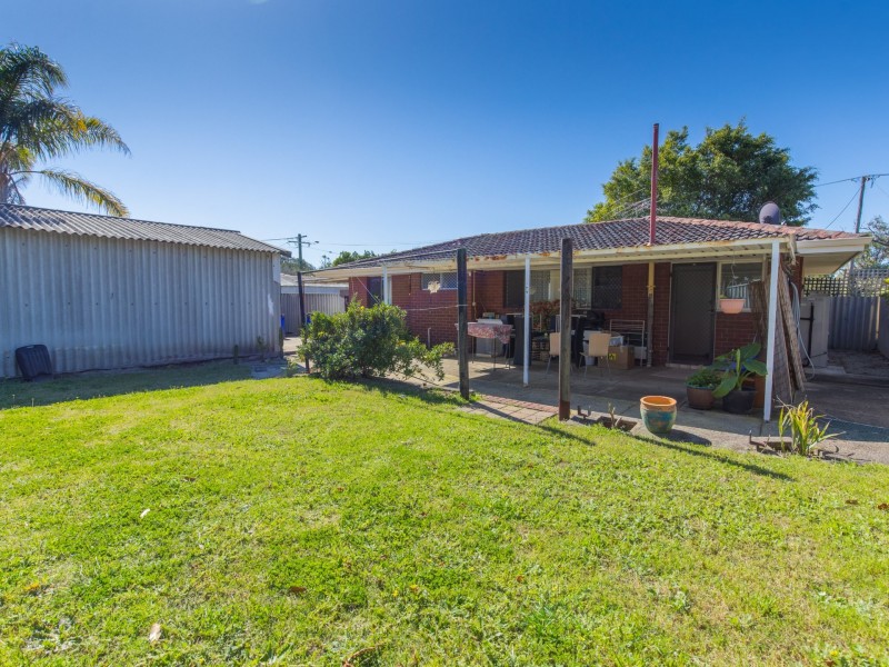16 Dawson Way, Parmelia WA 6167
