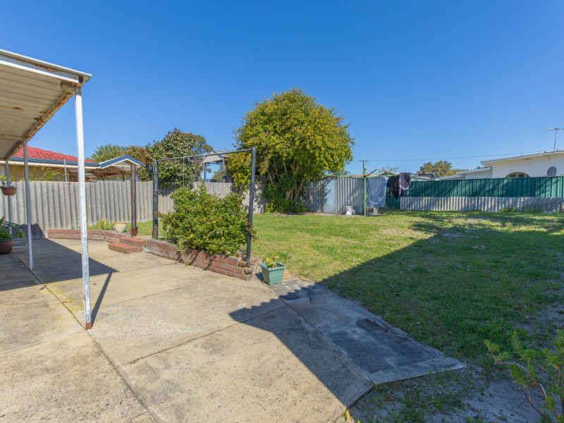 16 Dawson Way, Parmelia WA 6167