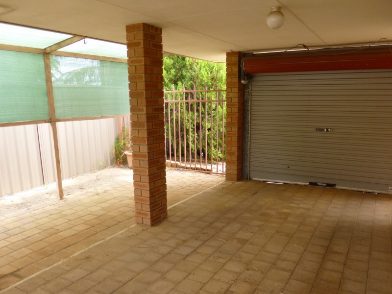 16 Tuart Ridge, Parmelia WA 6167