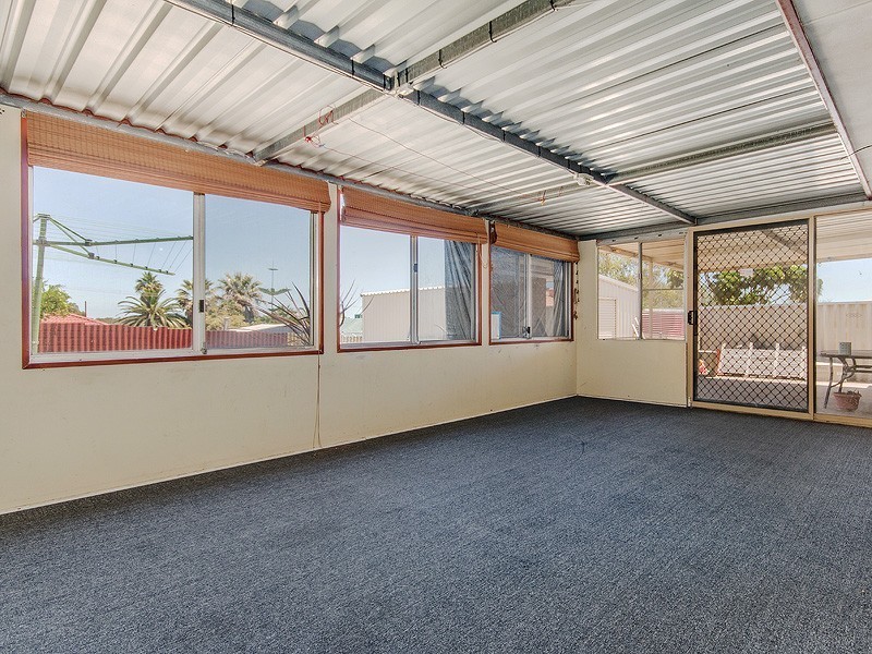 26 Chisham Avenue, Parmelia WA 6167