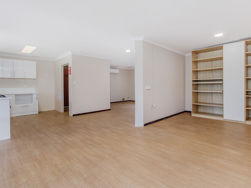 6 Perriam Close, Parmelia WA 6167