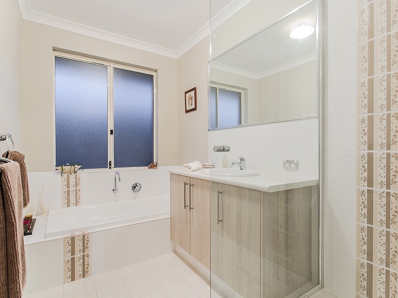 4 Cookham Green, Wellard WA 6170