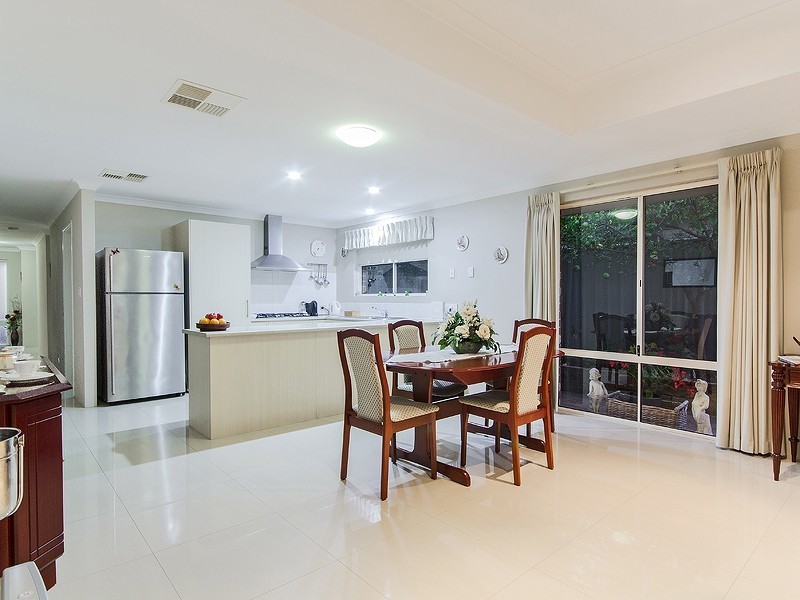 4 Cookham Green, Wellard WA 6170