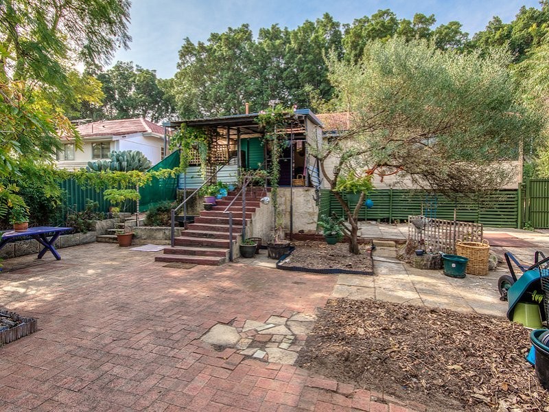 124 Medina Ave, Medina WA 6167