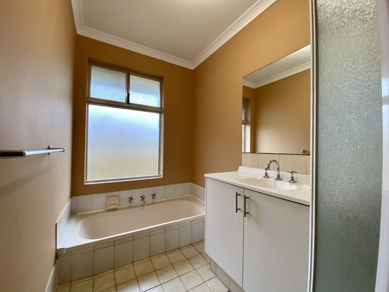 32 Perham Crescent, Leda WA 6170