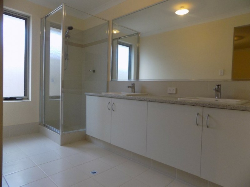 25 Haywire Avenue, Whitby WA 6123