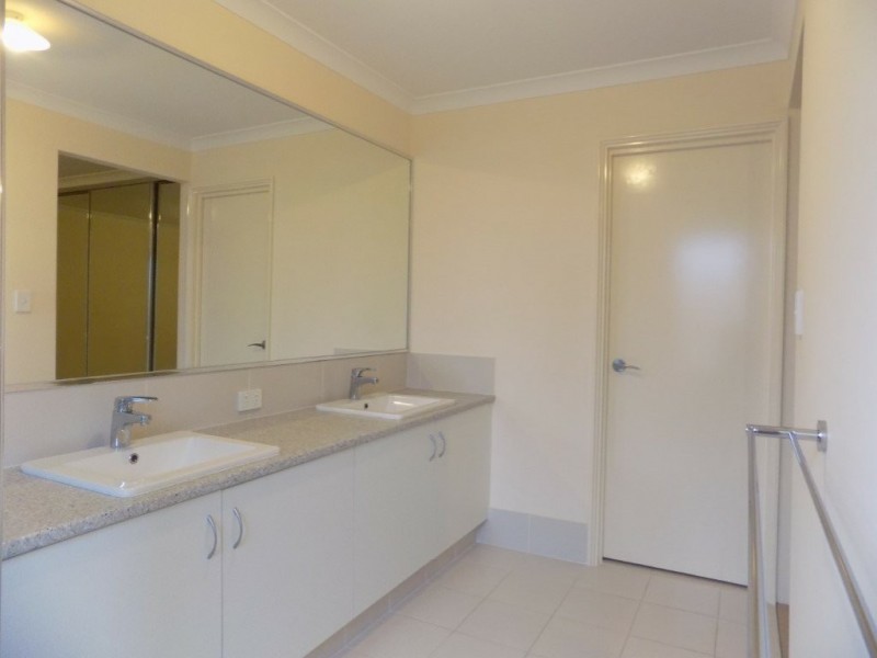 25 Haywire Avenue, Whitby WA 6123