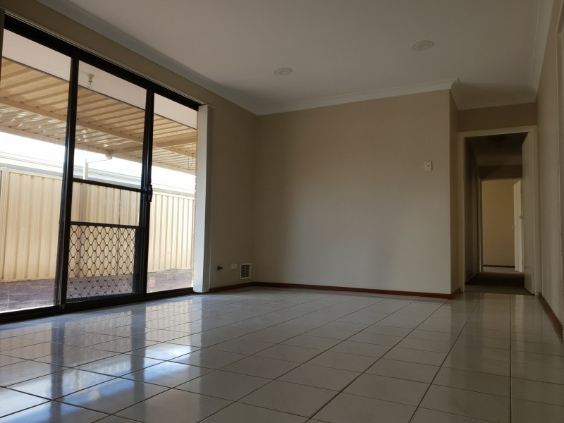 33 Pollard Way, Warnbro WA 6169