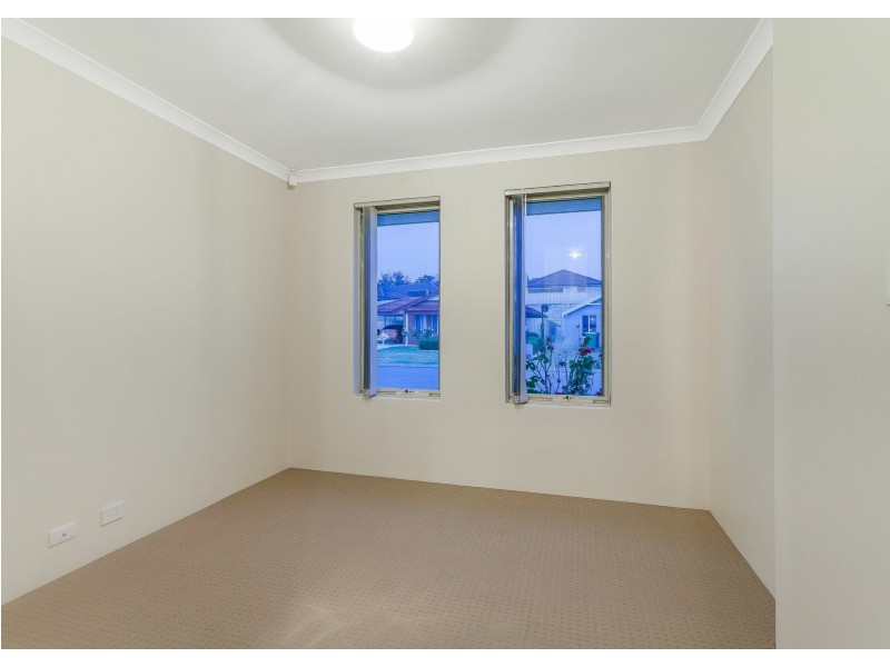 13 Bampton Road, Orelia WA 6167