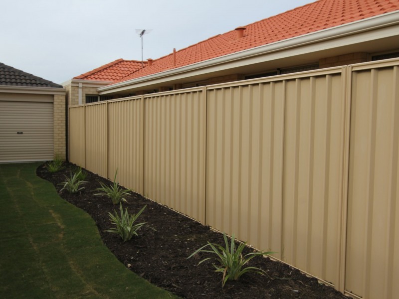 13 Bampton Road, Orelia WA 6167