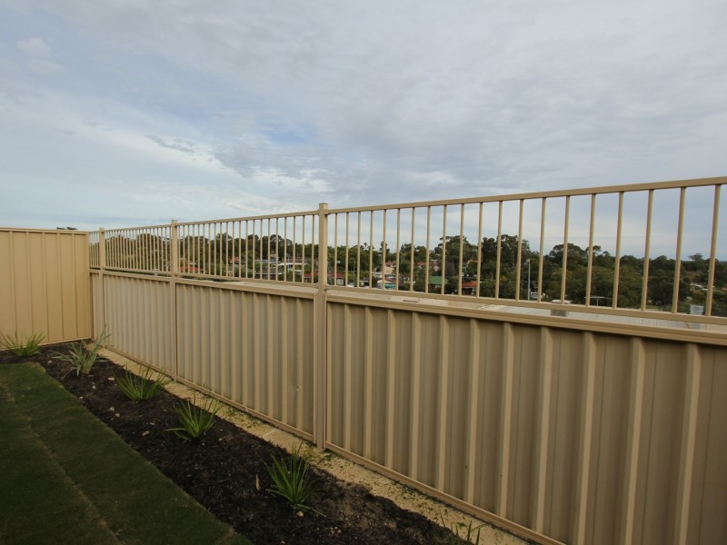 13 Bampton Road, Orelia WA 6167