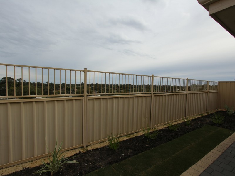 13 Bampton Road, Orelia WA 6167