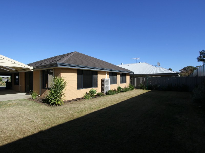 10 Chertsey Way, Wellard WA 6170