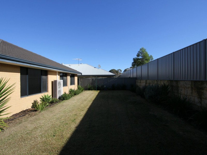 10 Chertsey Way, Wellard WA 6170