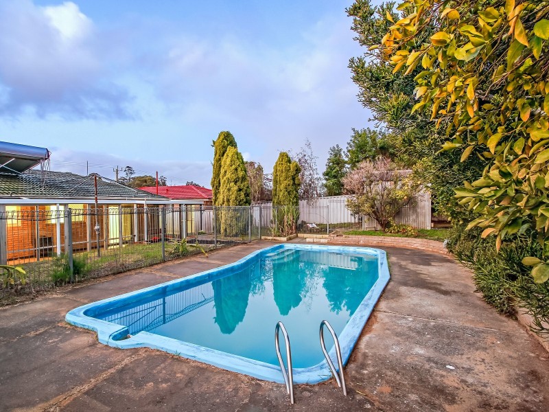 14 Hennessy Ave, Orelia WA 6167