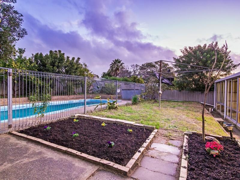 14 Hennessy Ave, Orelia WA 6167