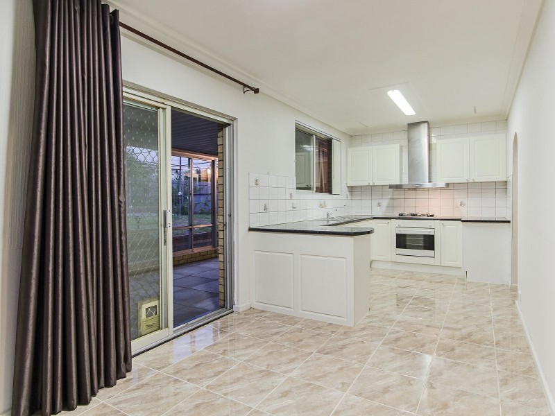 14 Hennessy Ave, Orelia WA 6167