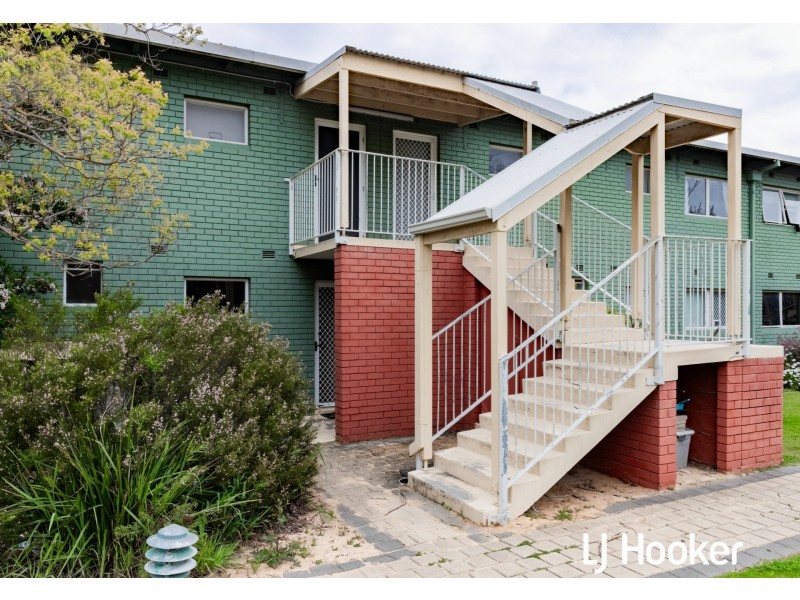Unit 4/21 Clint Way, Calista WA 6167