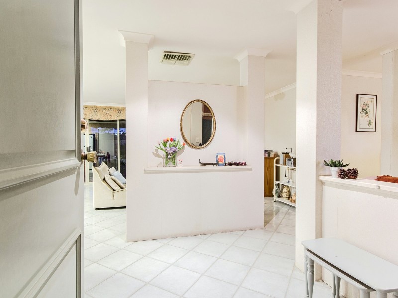 8 Nottingham Parkway, Orelia WA 6167