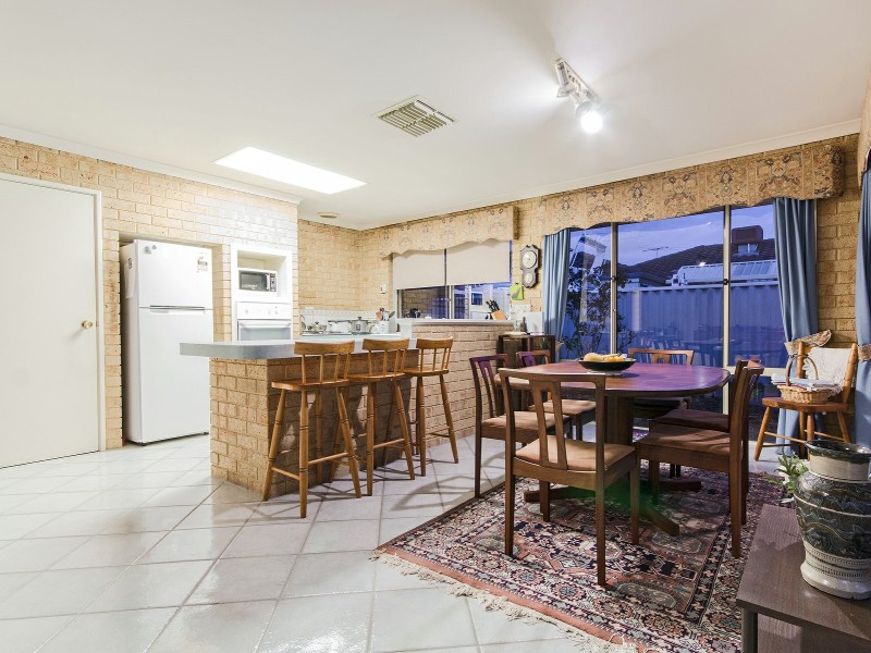 8 Nottingham Parkway, Orelia WA 6167