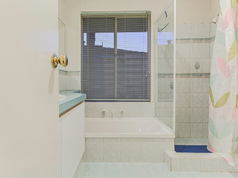 8 Nottingham Parkway, Orelia WA 6167