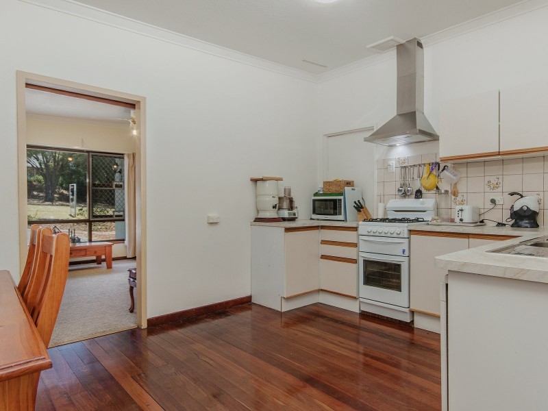 30 Hennessy Ave, Orelia WA 6167