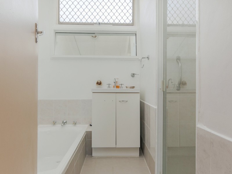 30 Hennessy Ave, Orelia WA 6167