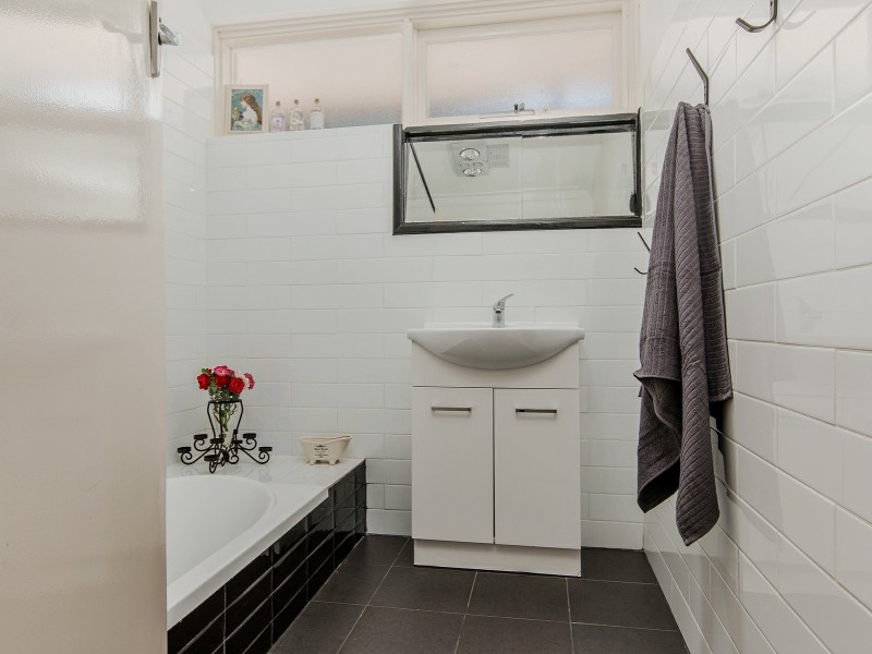 130 Calista Ave, Calista WA 6167