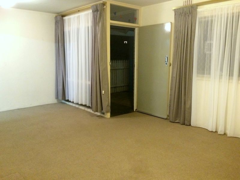 1/2 Elmslie Street, Orelia WA 6167