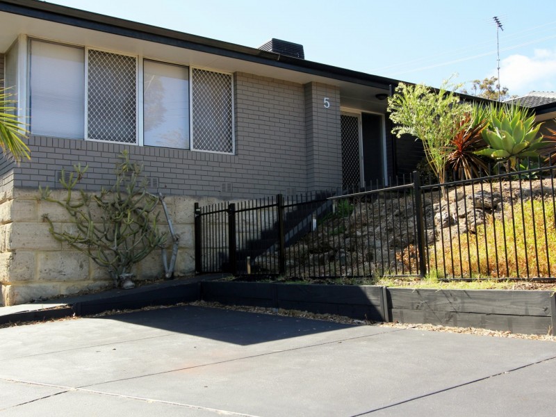 5 Dowling Place, Orelia WA 6167