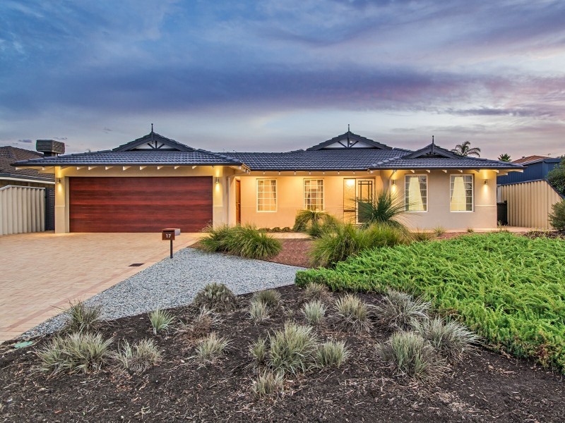 17 Belvoir Crescent, Orelia WA 6167