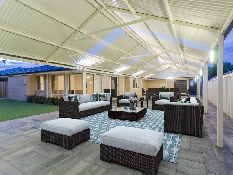 17 Belvoir Crescent, Orelia WA 6167